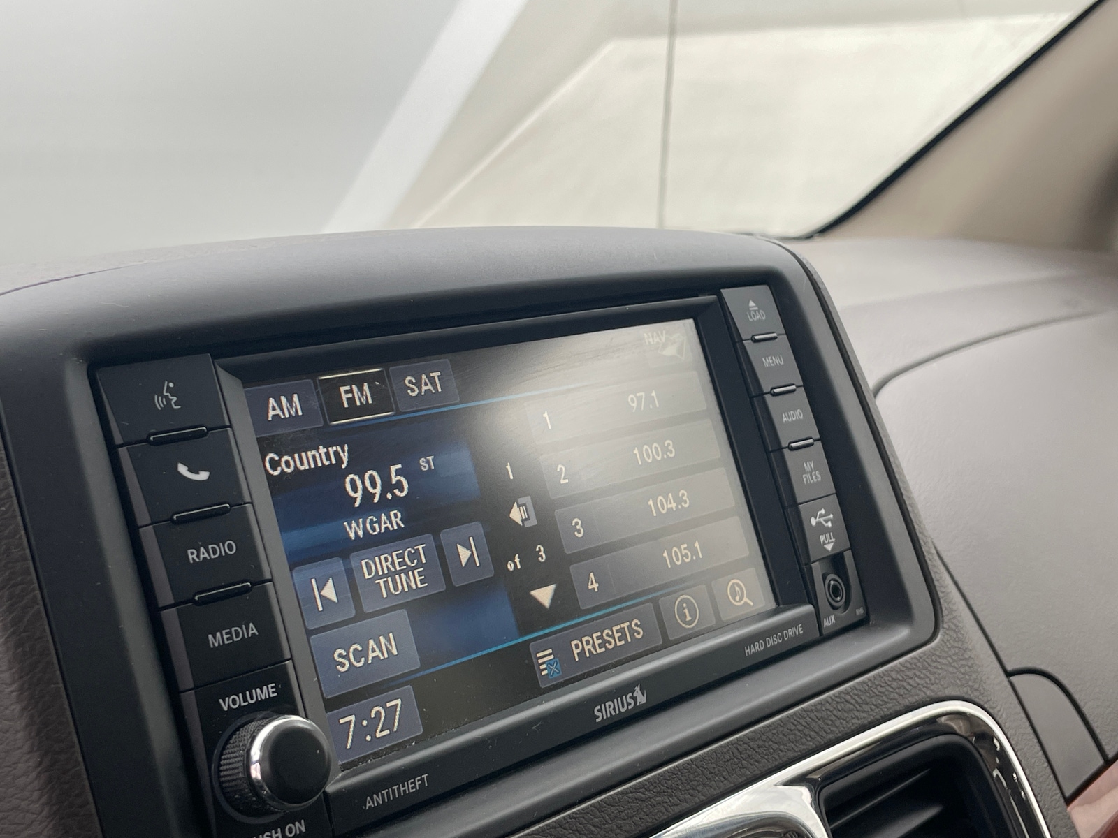 Thumbnail: 2014 Chrysler Town & Country - 4