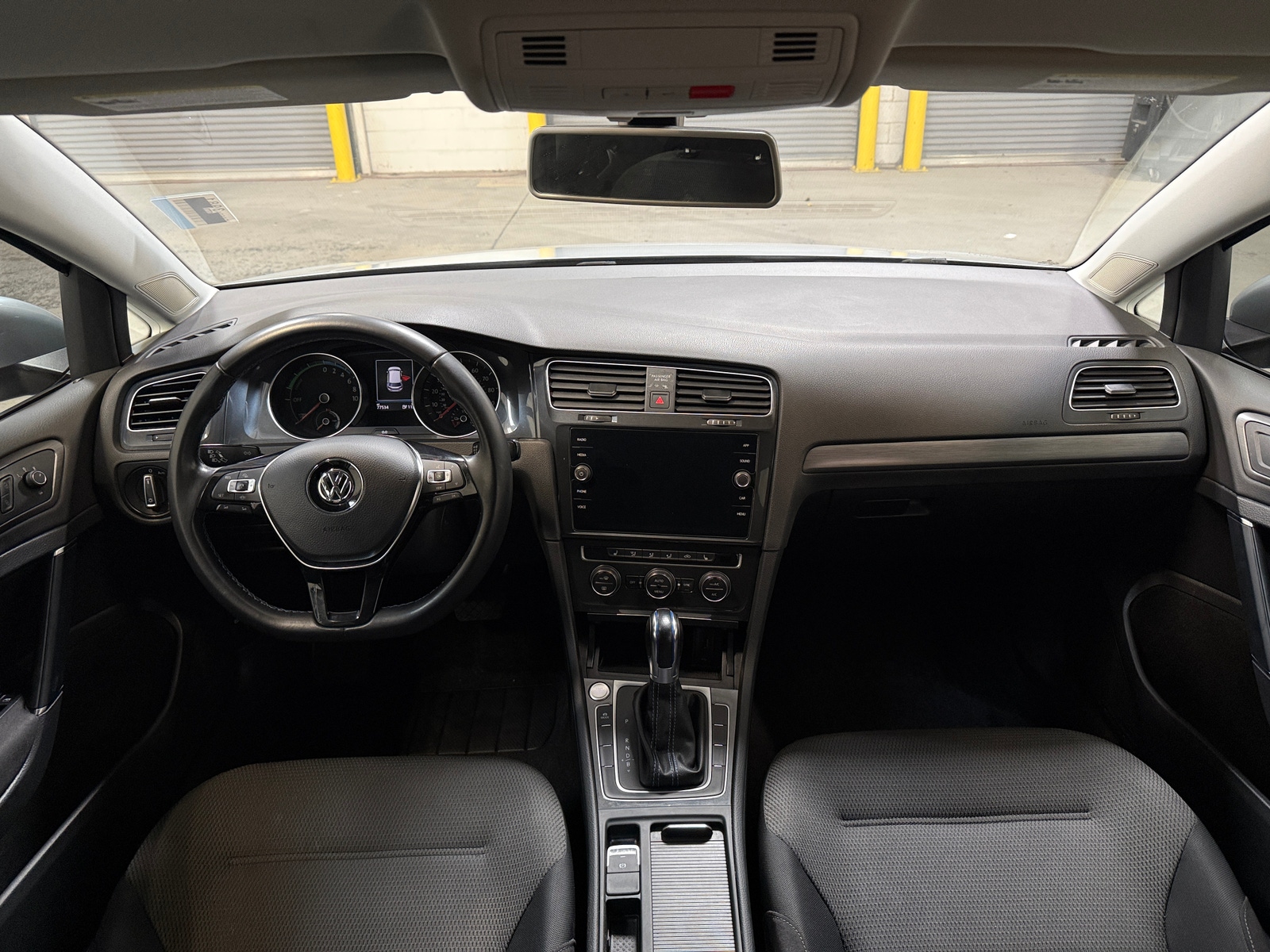 Thumbnail: 2019 Volkswagen e-Golf - 3