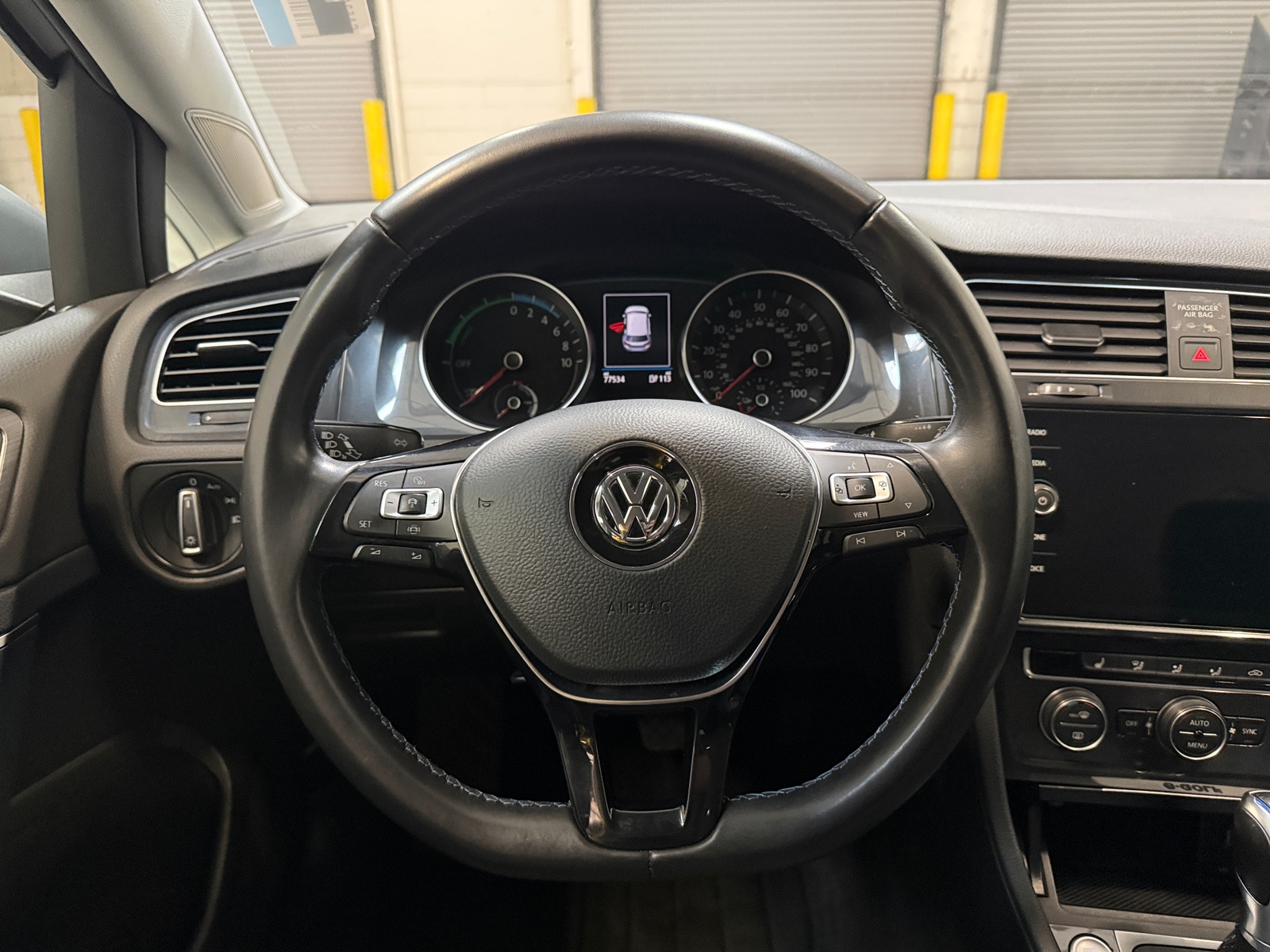 Thumbnail: 2019 Volkswagen e-Golf - 5