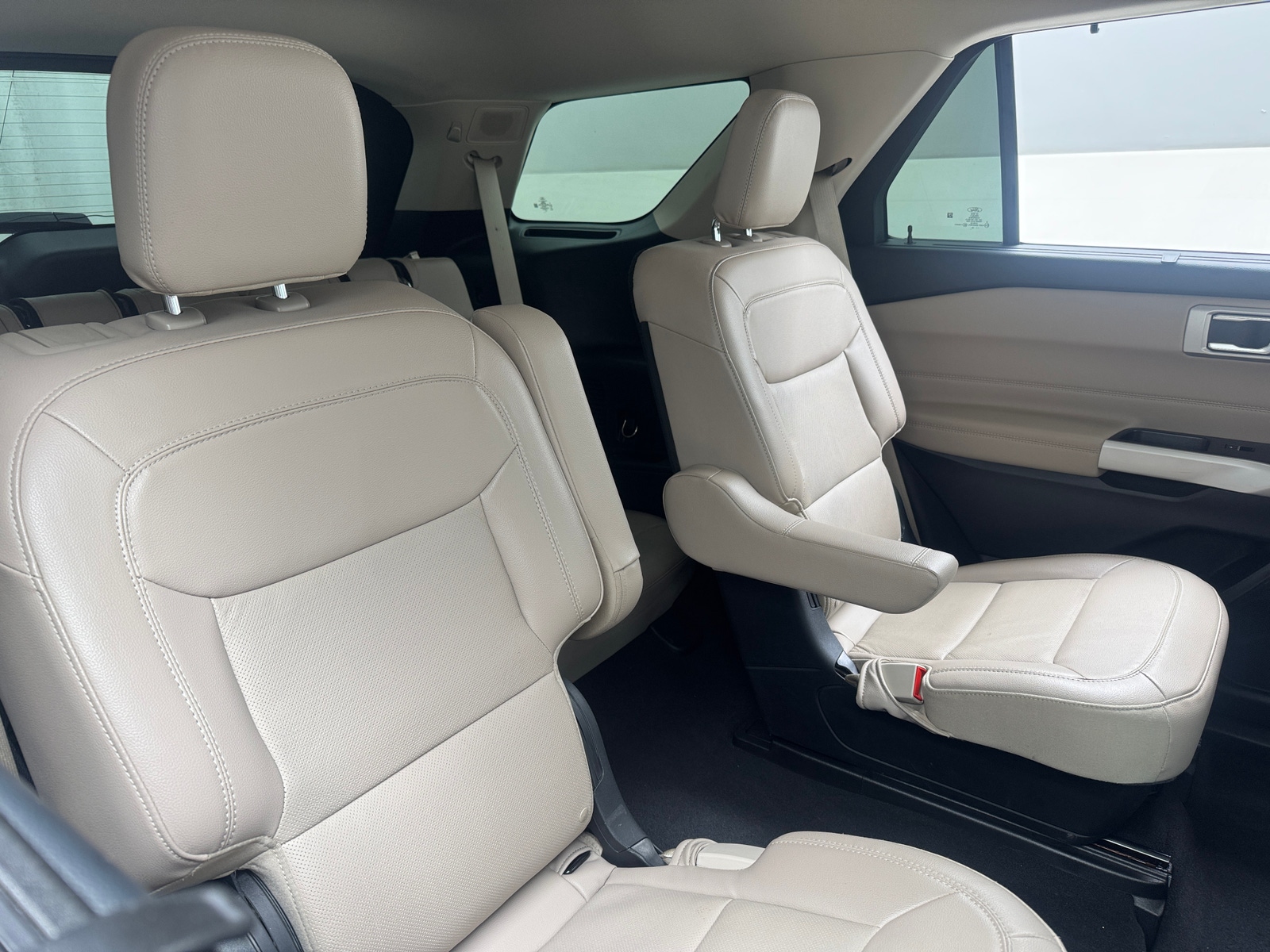 Thumbnail: 2022 Ford Explorer - 5