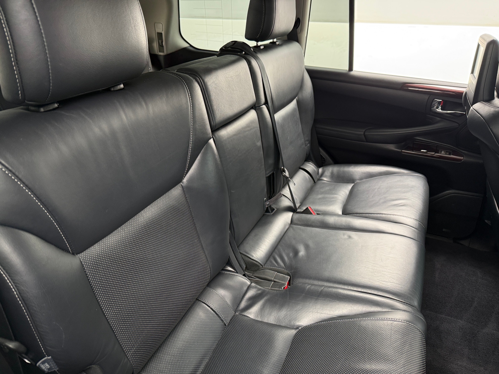 Thumbnail: 2015 Lexus LX - 5