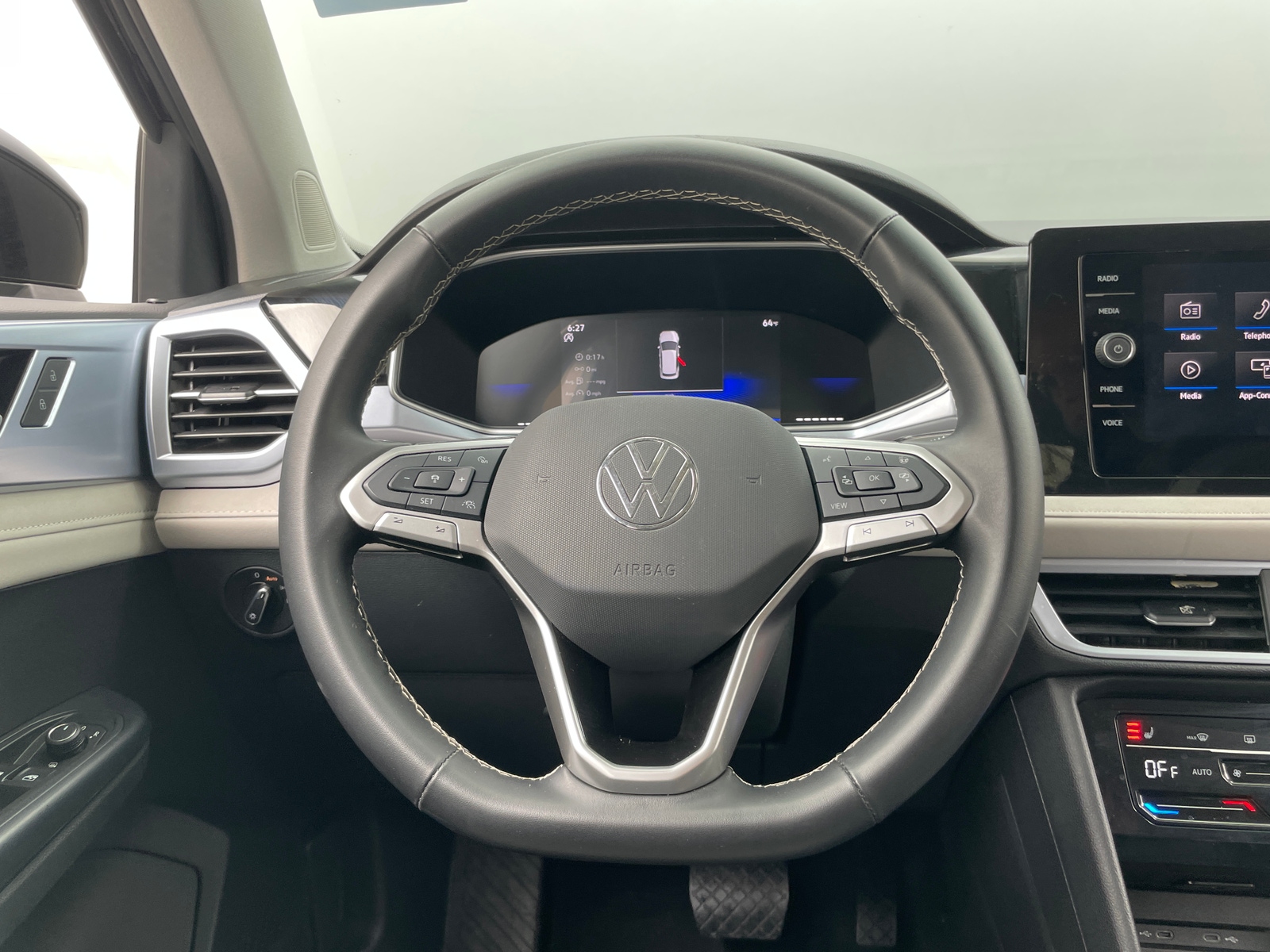 Thumbnail: 2025 Volkswagen Taos - 4