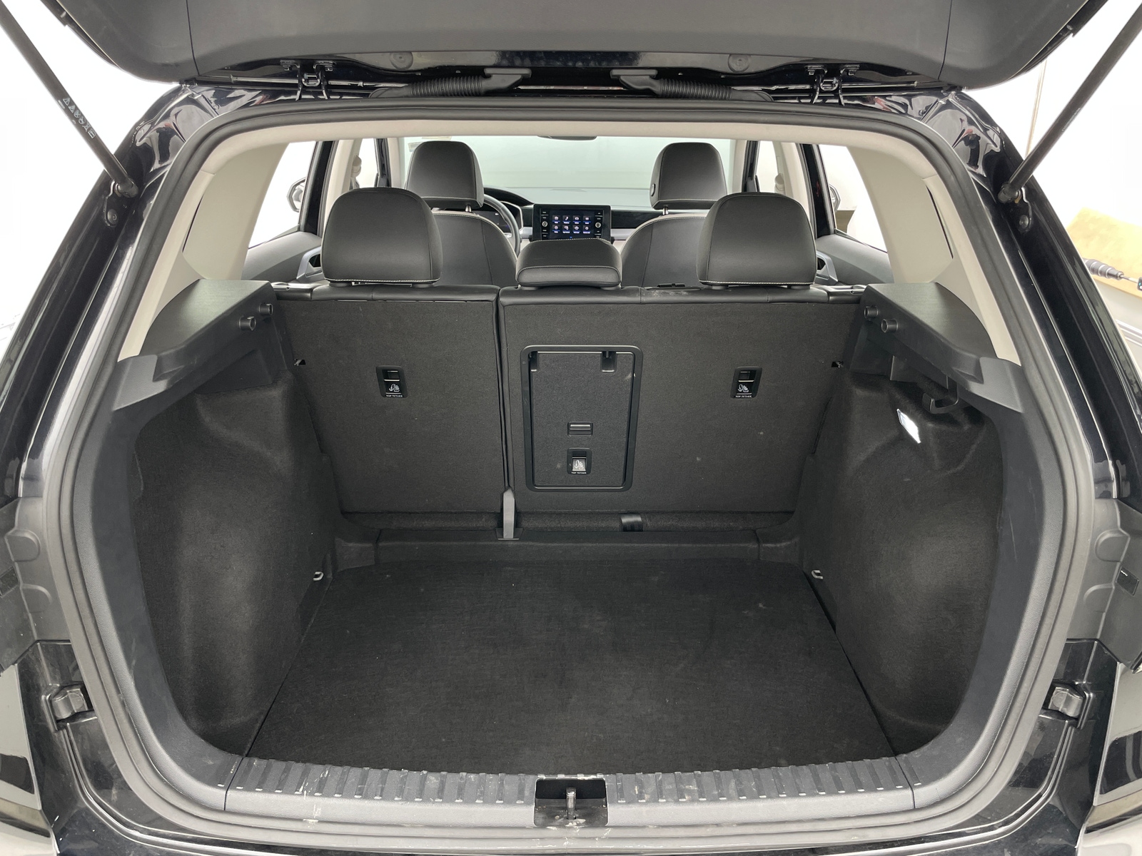 Thumbnail: 2025 Volkswagen Taos - 6