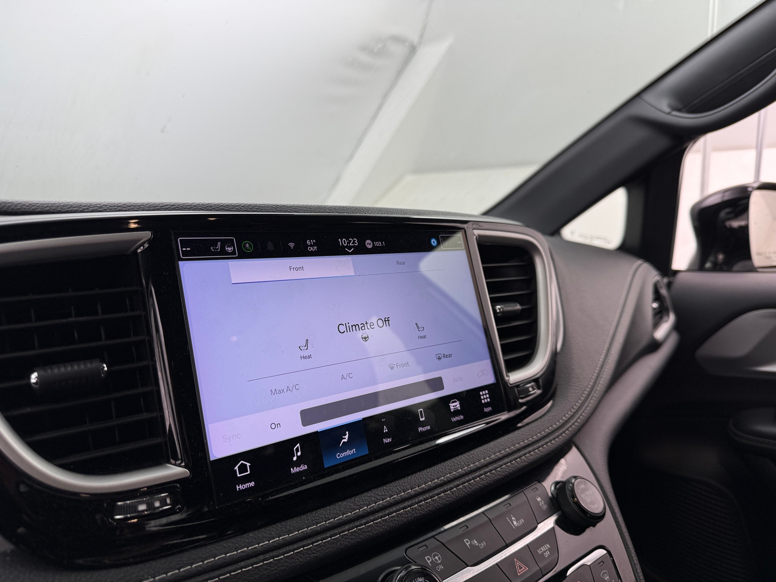 Thumbnail: 2024 Chrysler Pacifica - 3