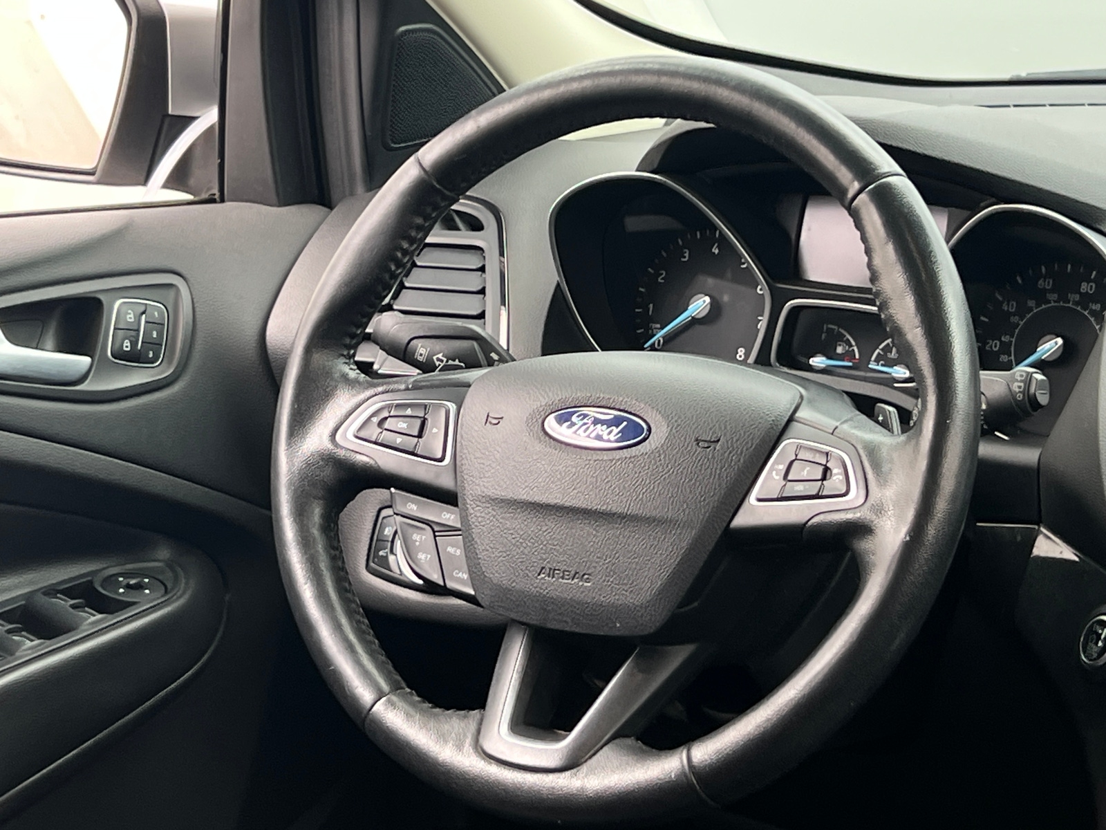 Thumbnail: 2017 Ford Escape - 4