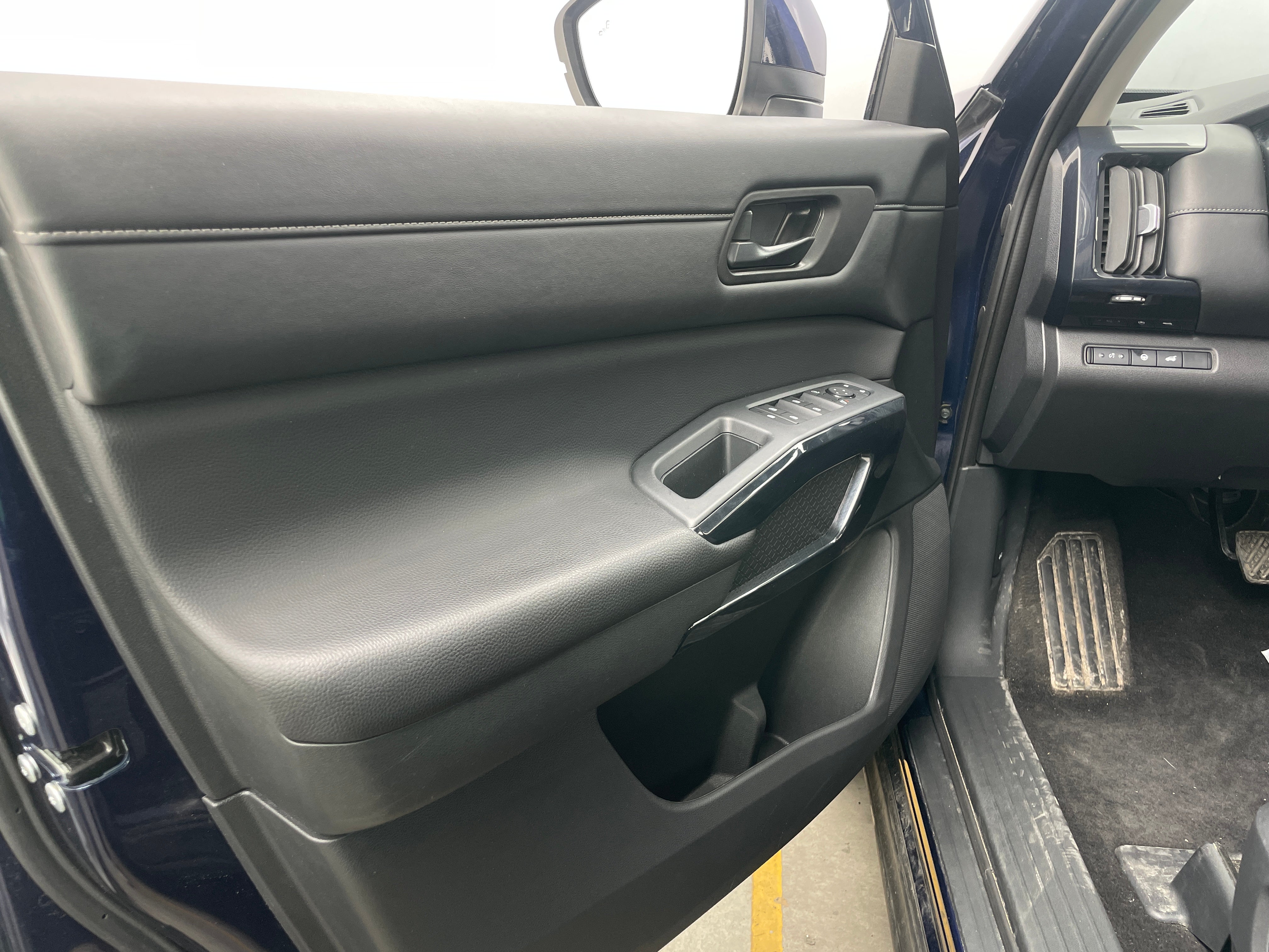 2025 Nissan Pathfinder - Image 1