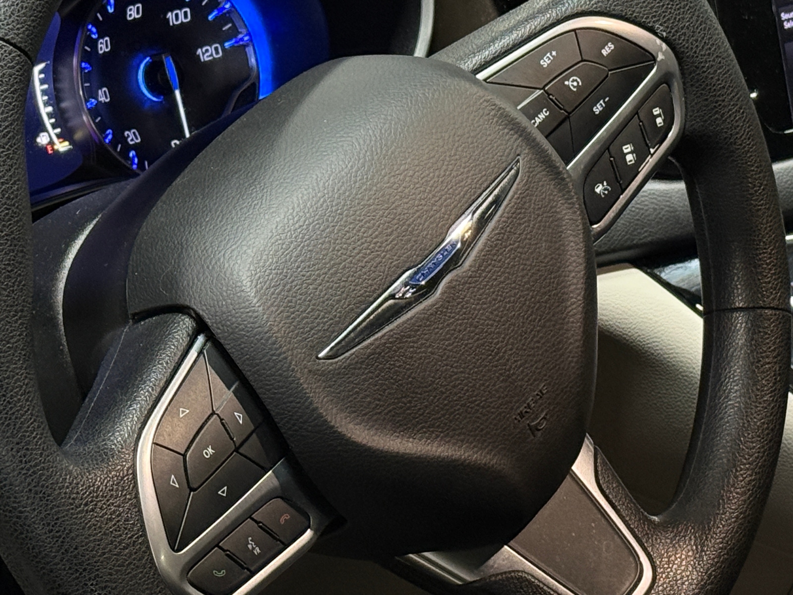 Thumbnail: 2019 Chrysler Pacifica - 5