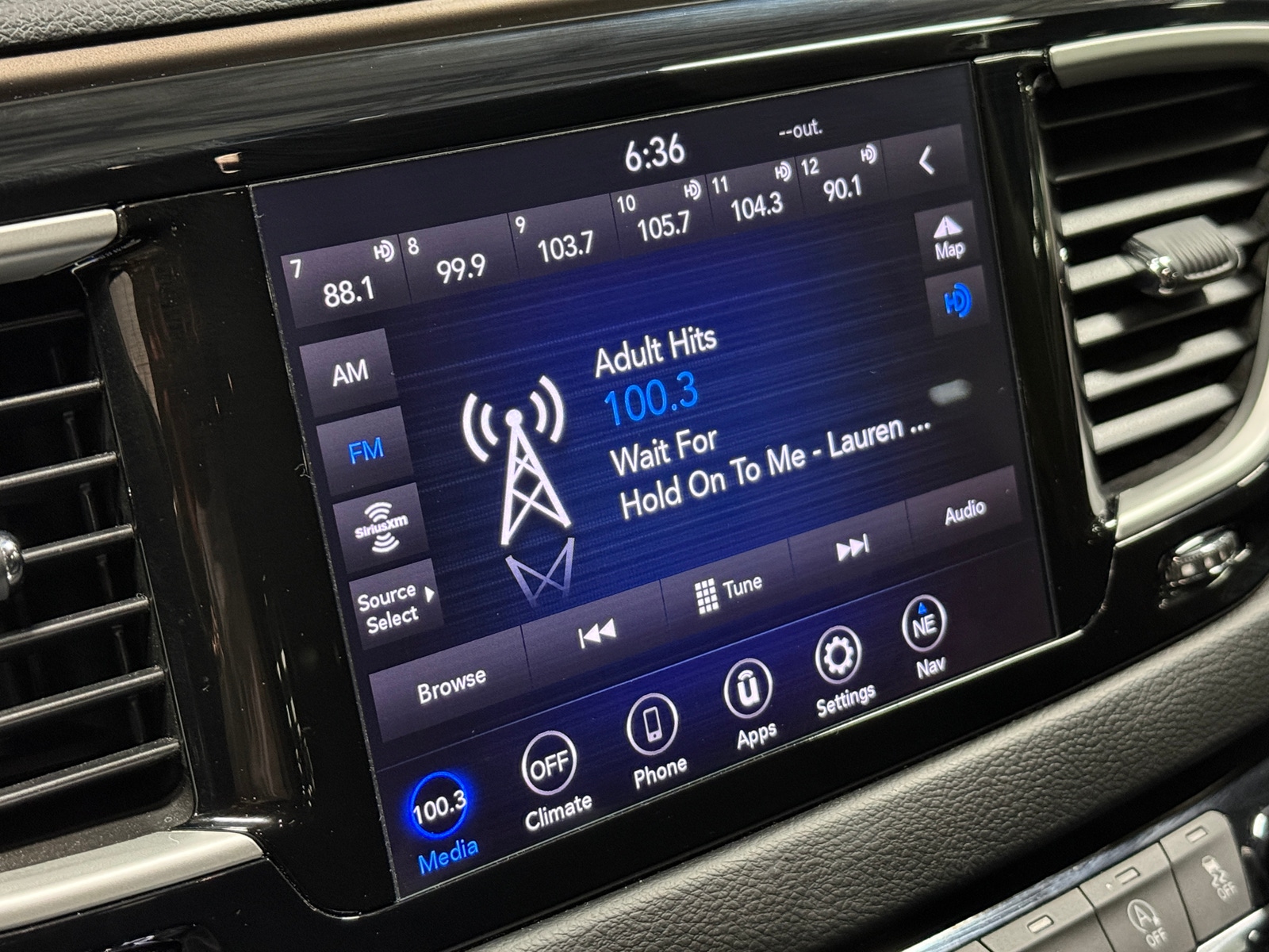 Thumbnail: 2019 Chrysler Pacifica - 4