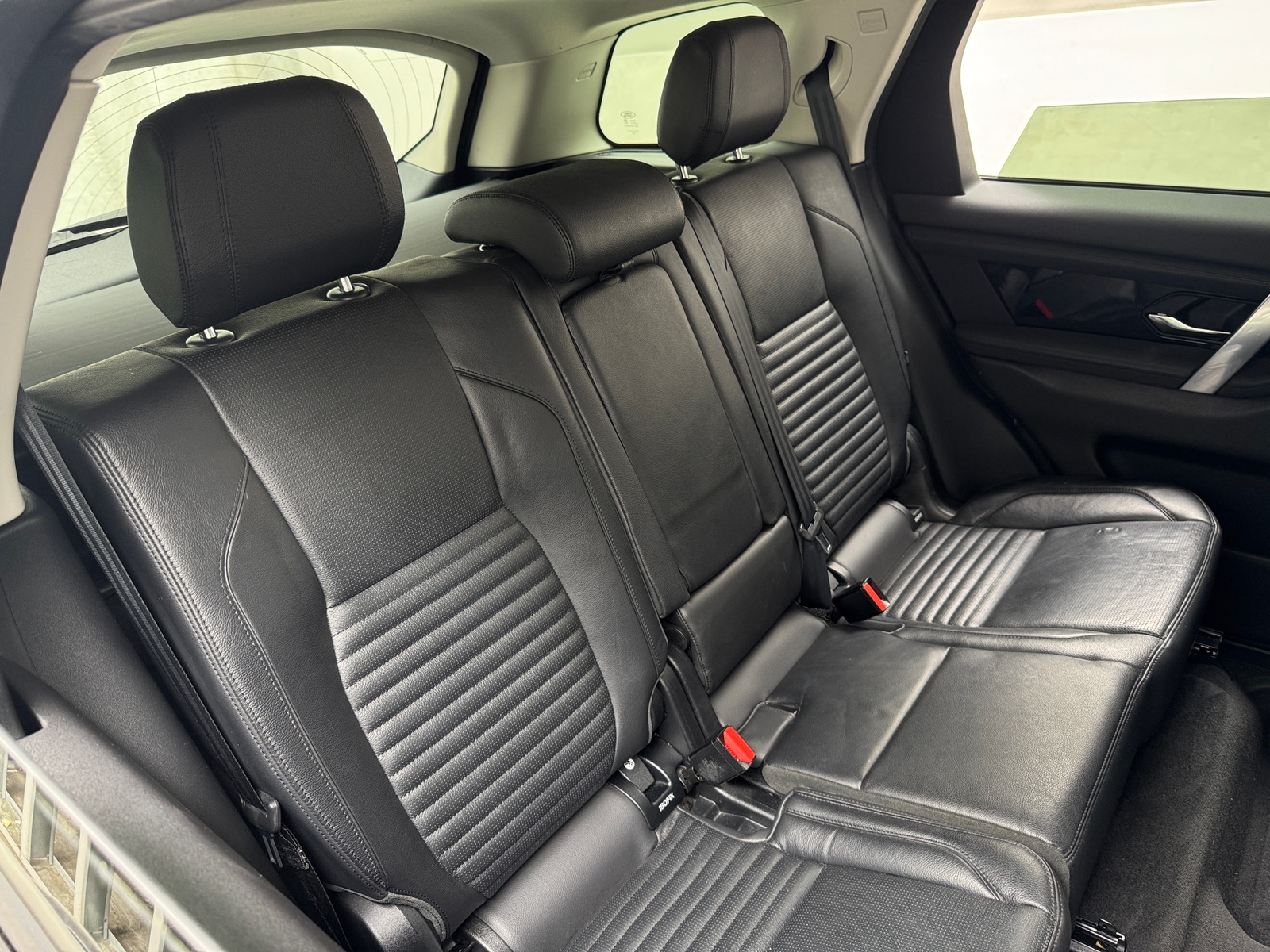 Thumbnail: 2020 Land Rover Discovery Sport - 5