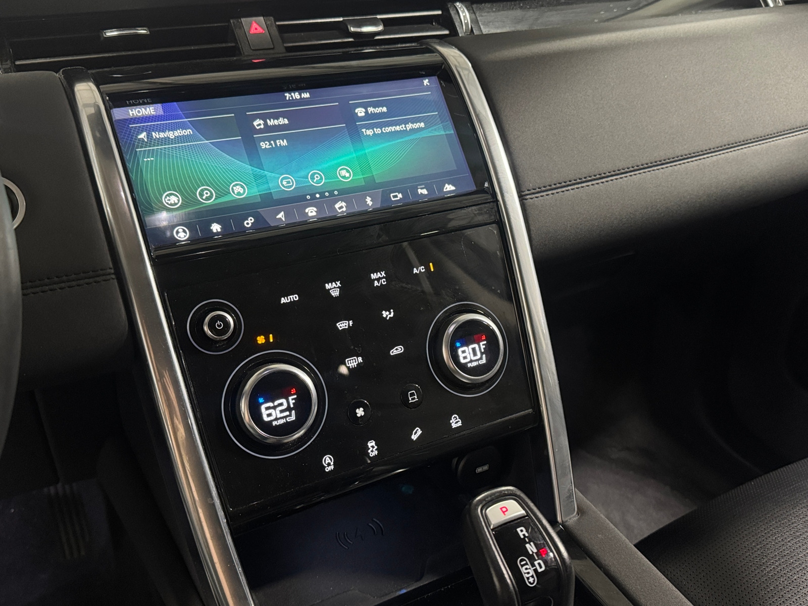 Thumbnail: 2020 Land Rover Discovery Sport - 3