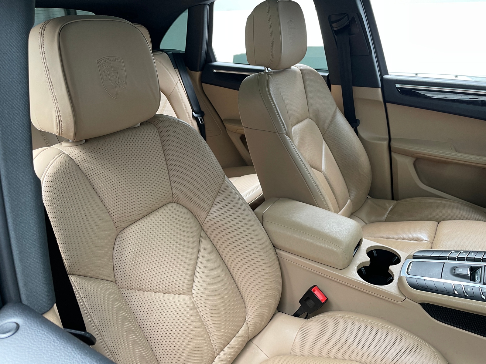 Thumbnail: 2020 Porsche Macan - 2