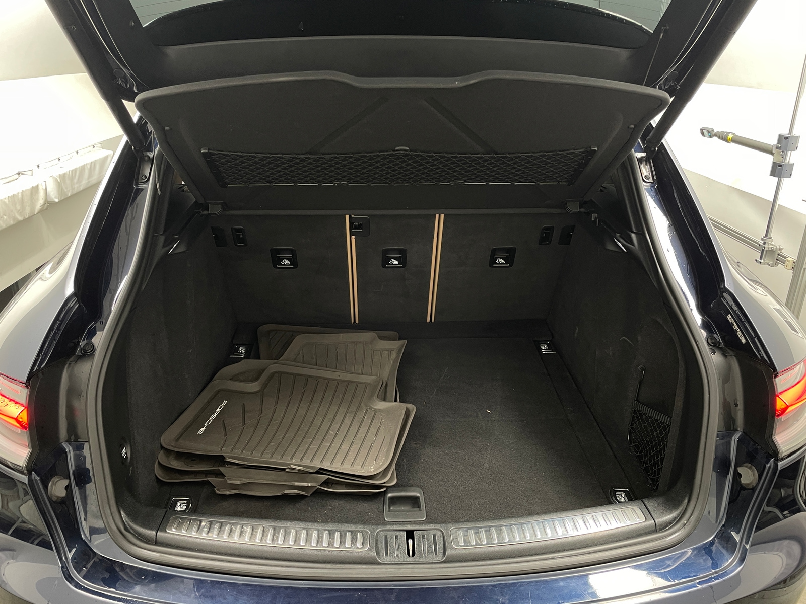 Thumbnail: 2020 Porsche Macan - 7