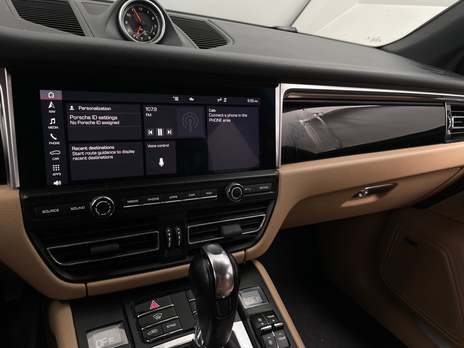 Thumbnail: 2020 Porsche Macan - 4