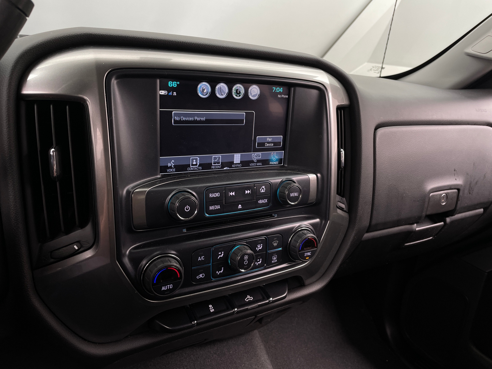 Thumbnail: 2018 Chevrolet Silverado 1500 - 4