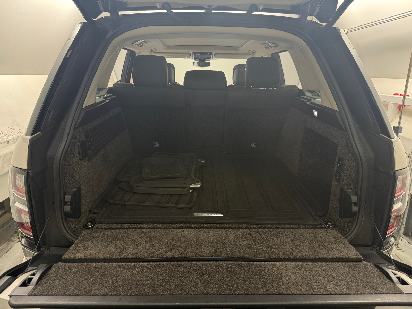 Thumbnail: 2018 Land Rover Range Rover - 6
