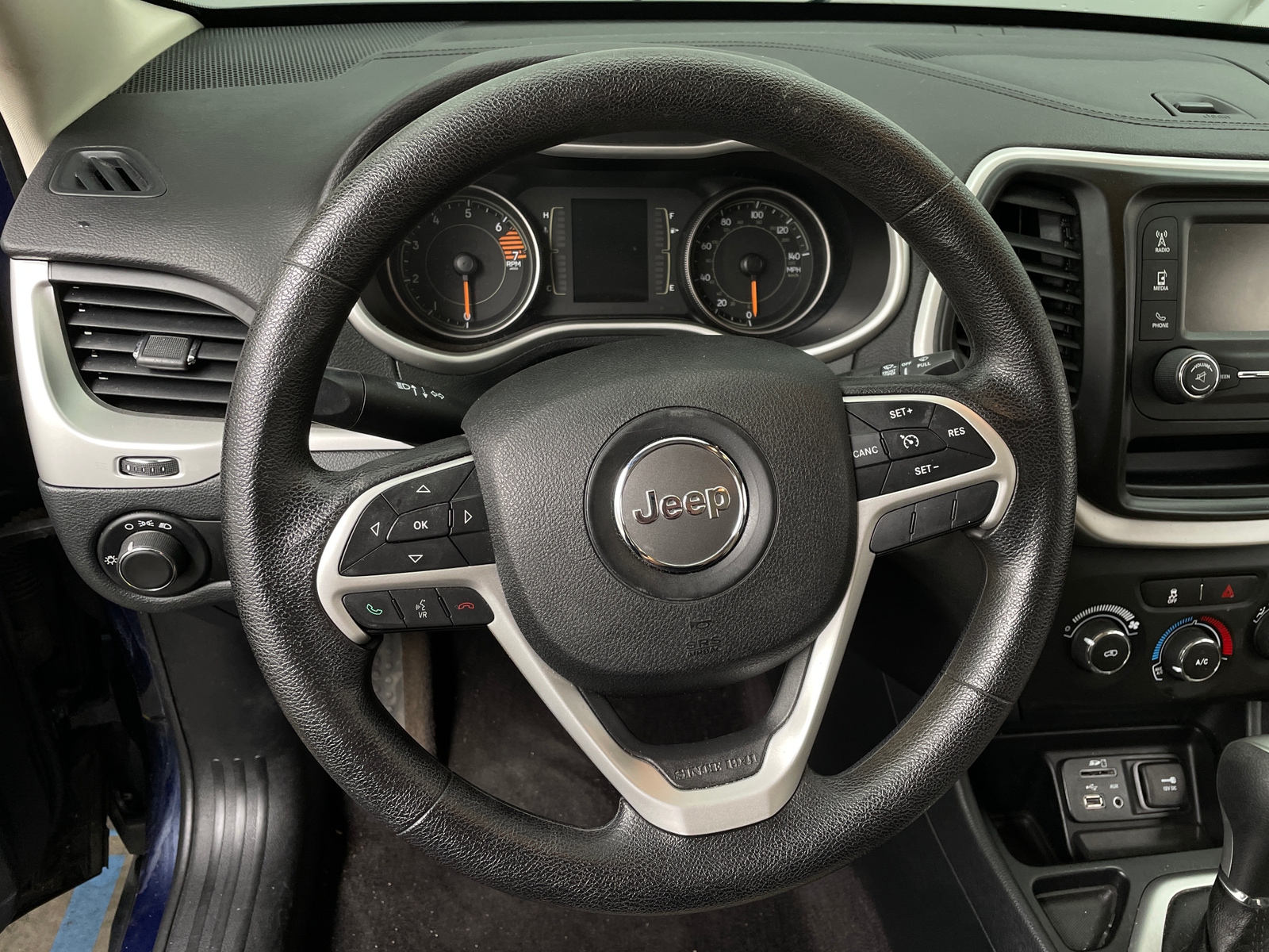 Thumbnail: 2016 Jeep Cherokee - 5