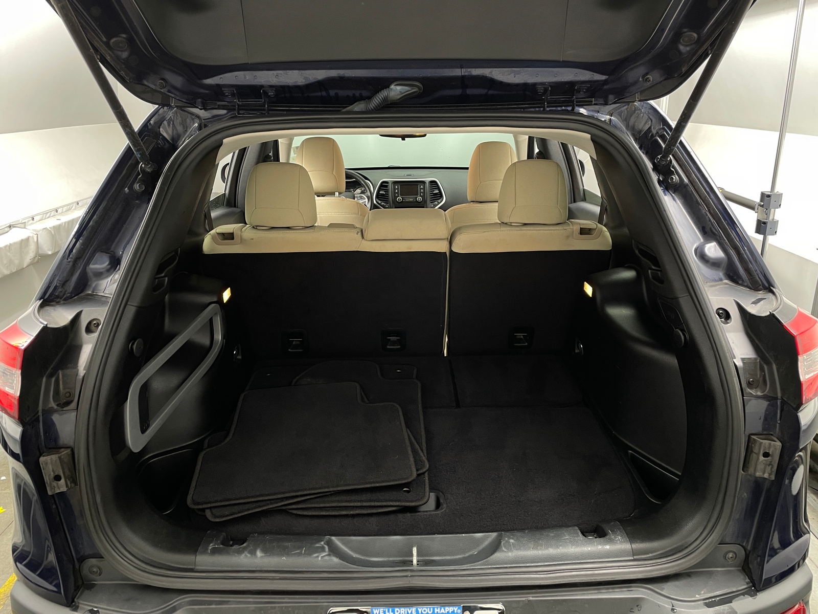 Thumbnail: 2016 Jeep Cherokee - 7