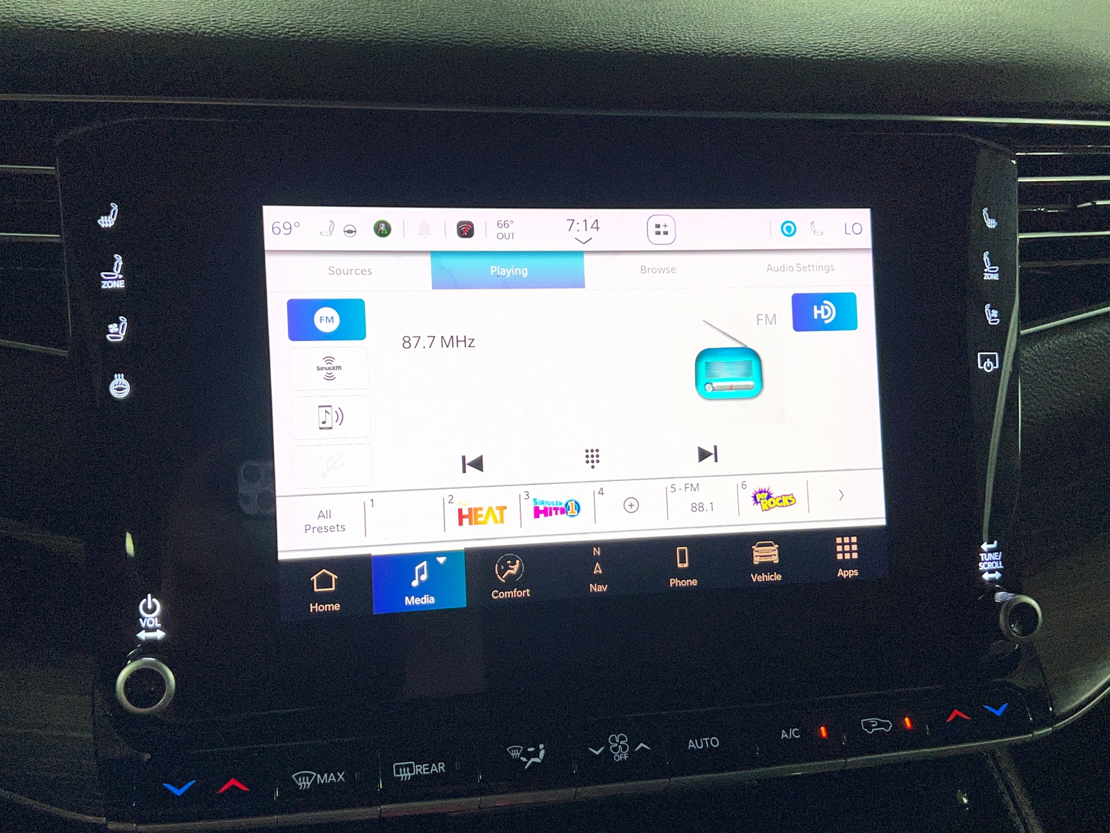 Thumbnail: 2024 Jeep Wagoneer - 3