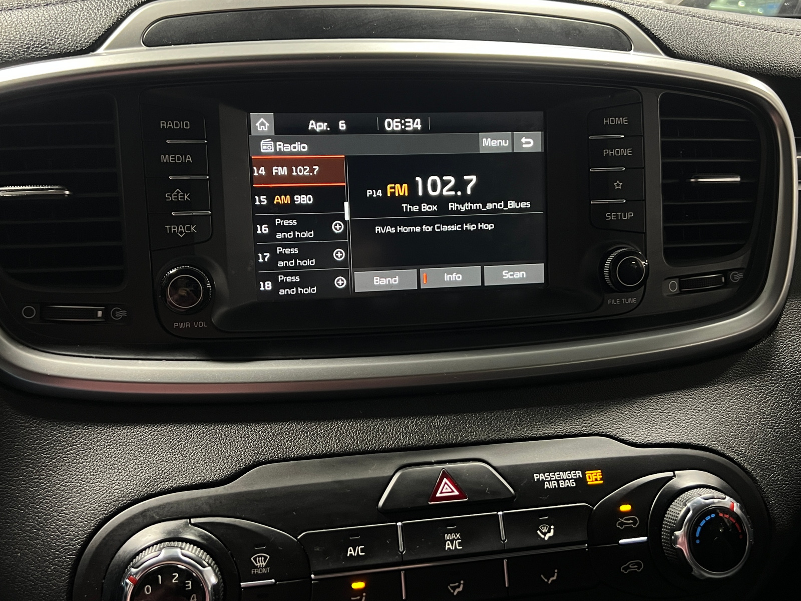 Thumbnail: 2020 Kia Sorento - 4