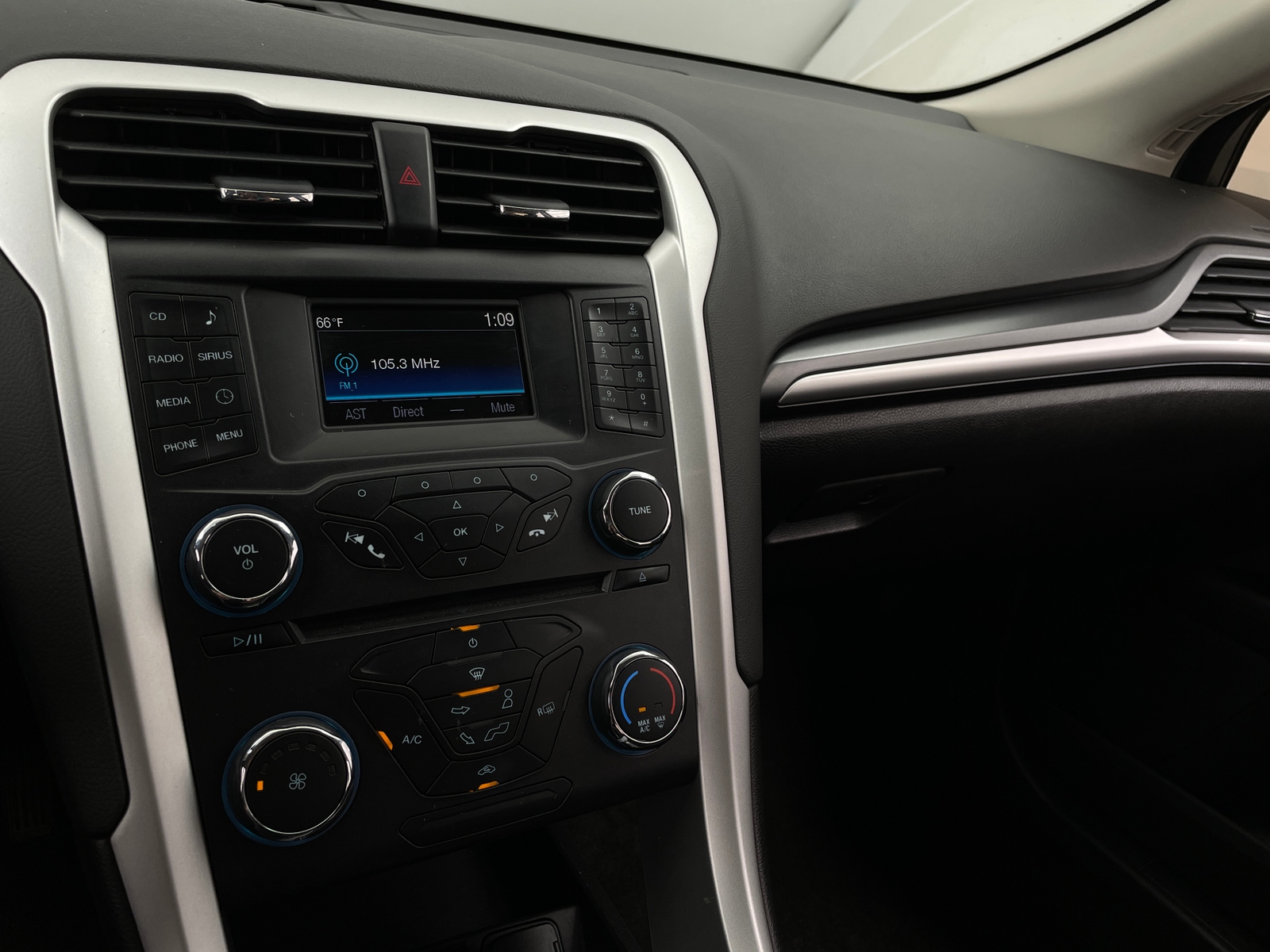 Thumbnail: 2014 Ford Fusion - 4