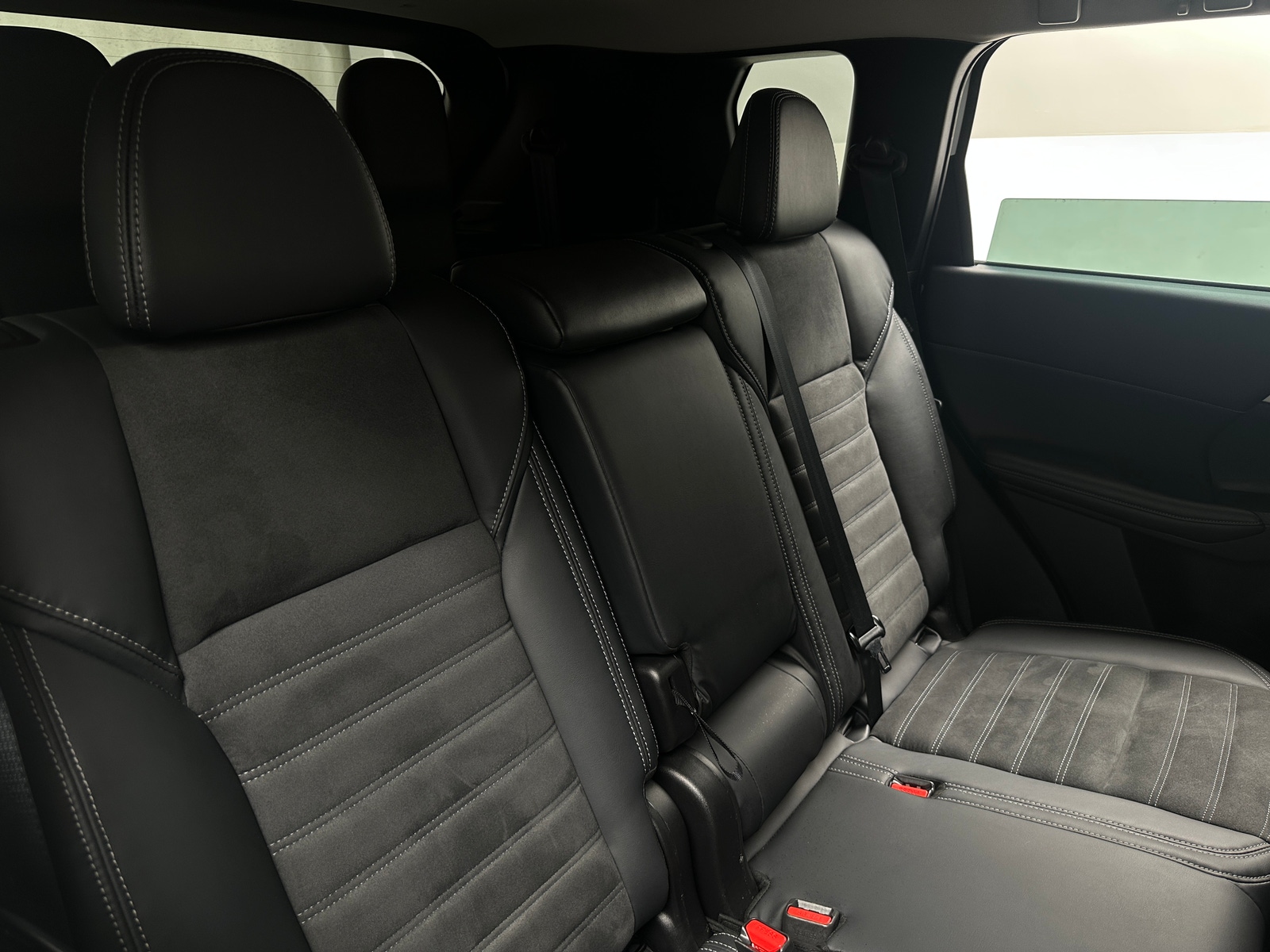 Thumbnail: 2023 Mitsubishi Outlander - 5