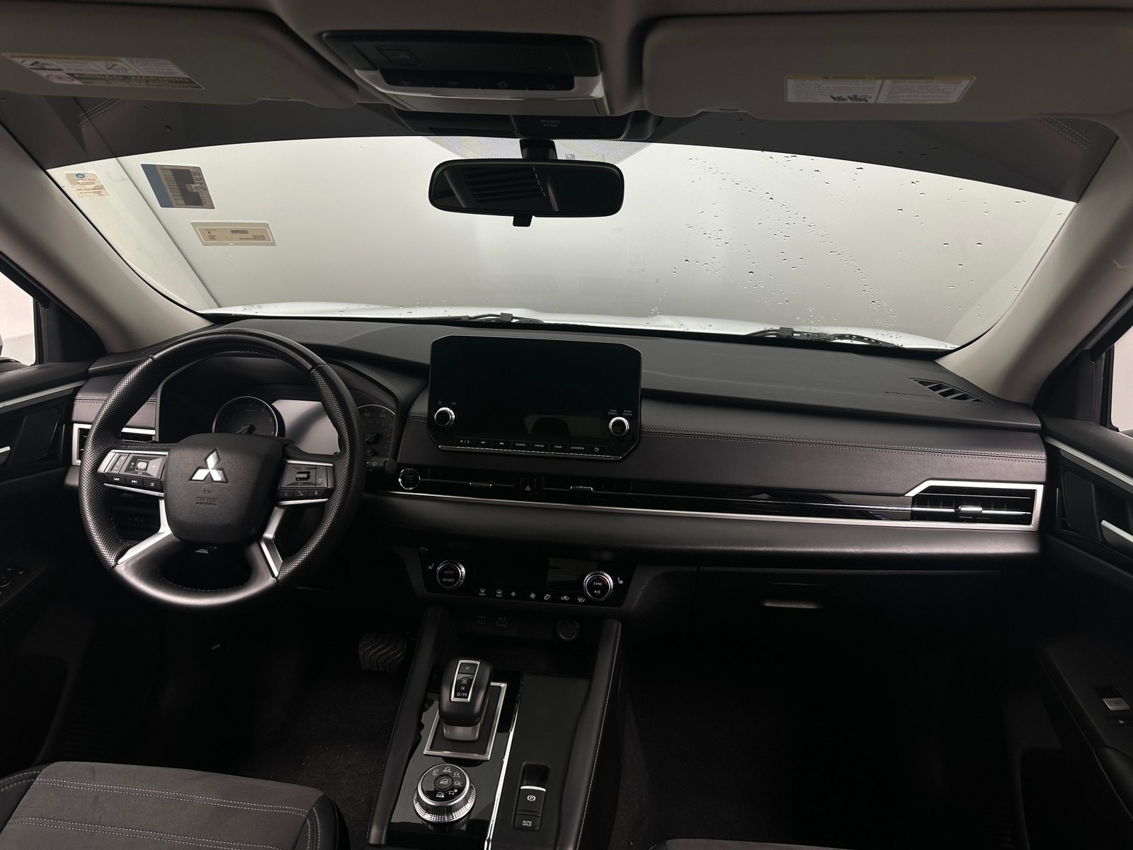 Thumbnail: 2023 Mitsubishi Outlander - 2