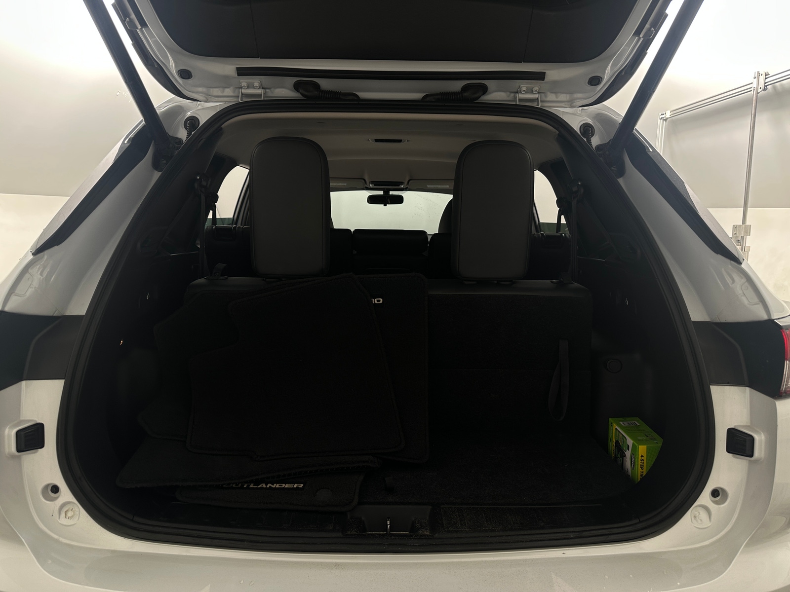 Thumbnail: 2023 Mitsubishi Outlander - 6