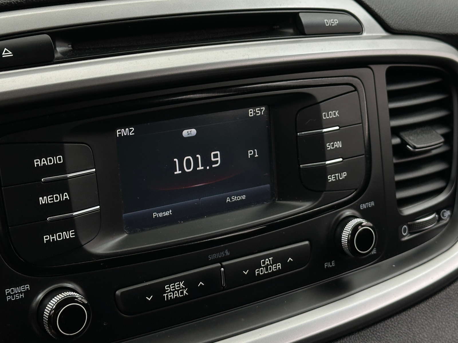 Thumbnail: 2017 Kia Sorento - 4