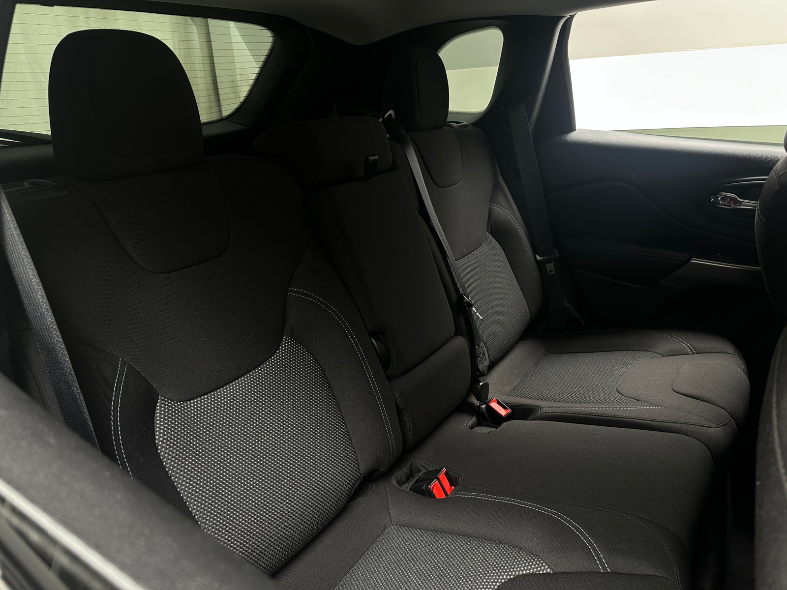 Thumbnail: 2020 Jeep Cherokee - 6