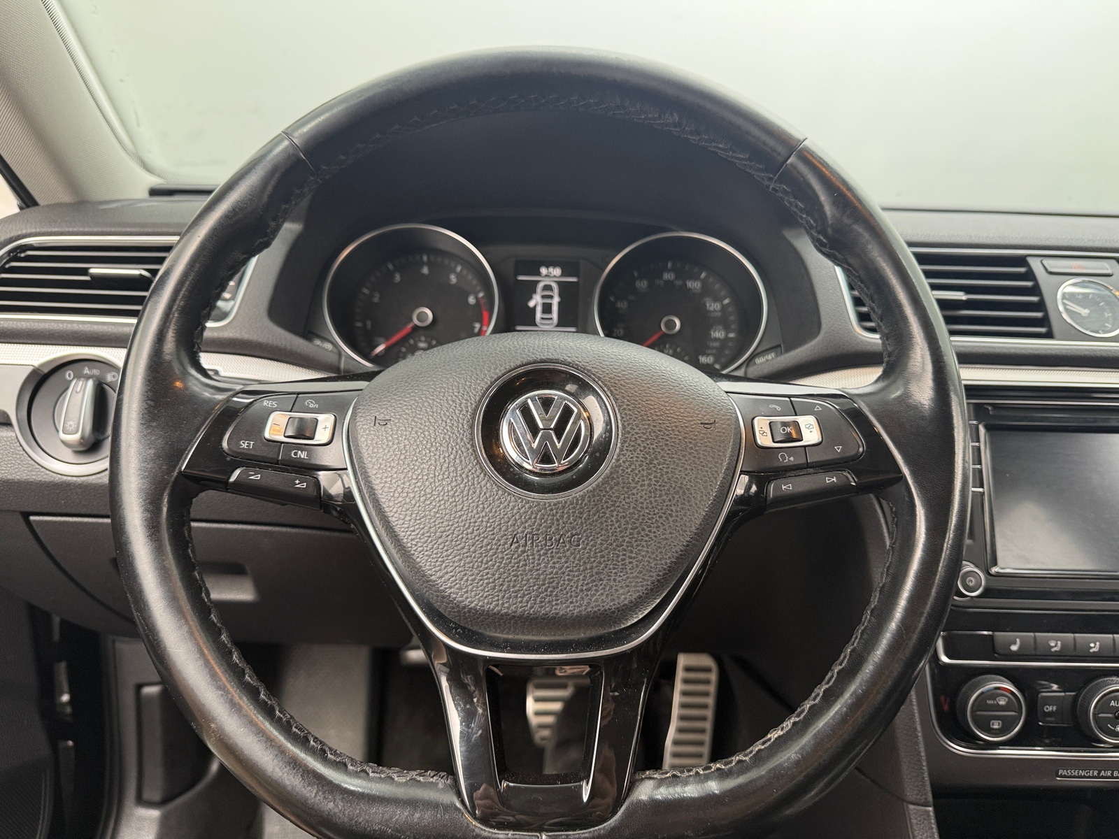 Thumbnail: 2017 Volkswagen Passat - 4