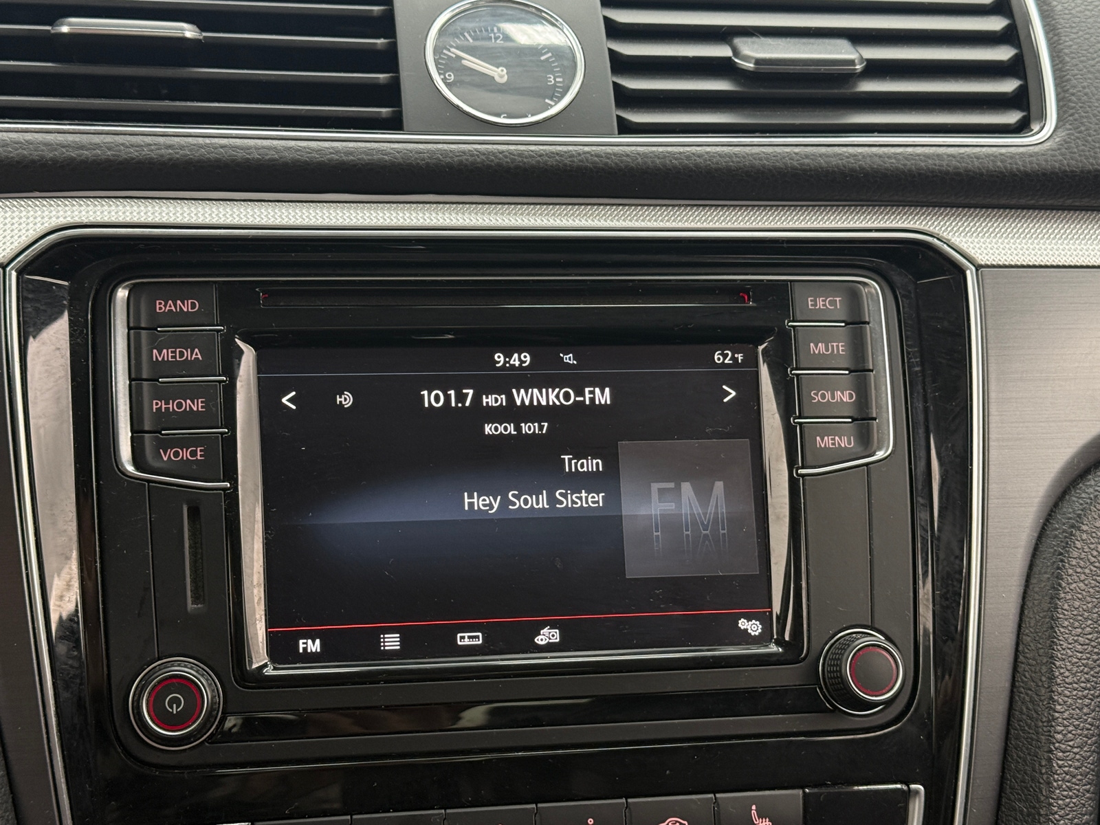 Thumbnail: 2017 Volkswagen Passat - 3