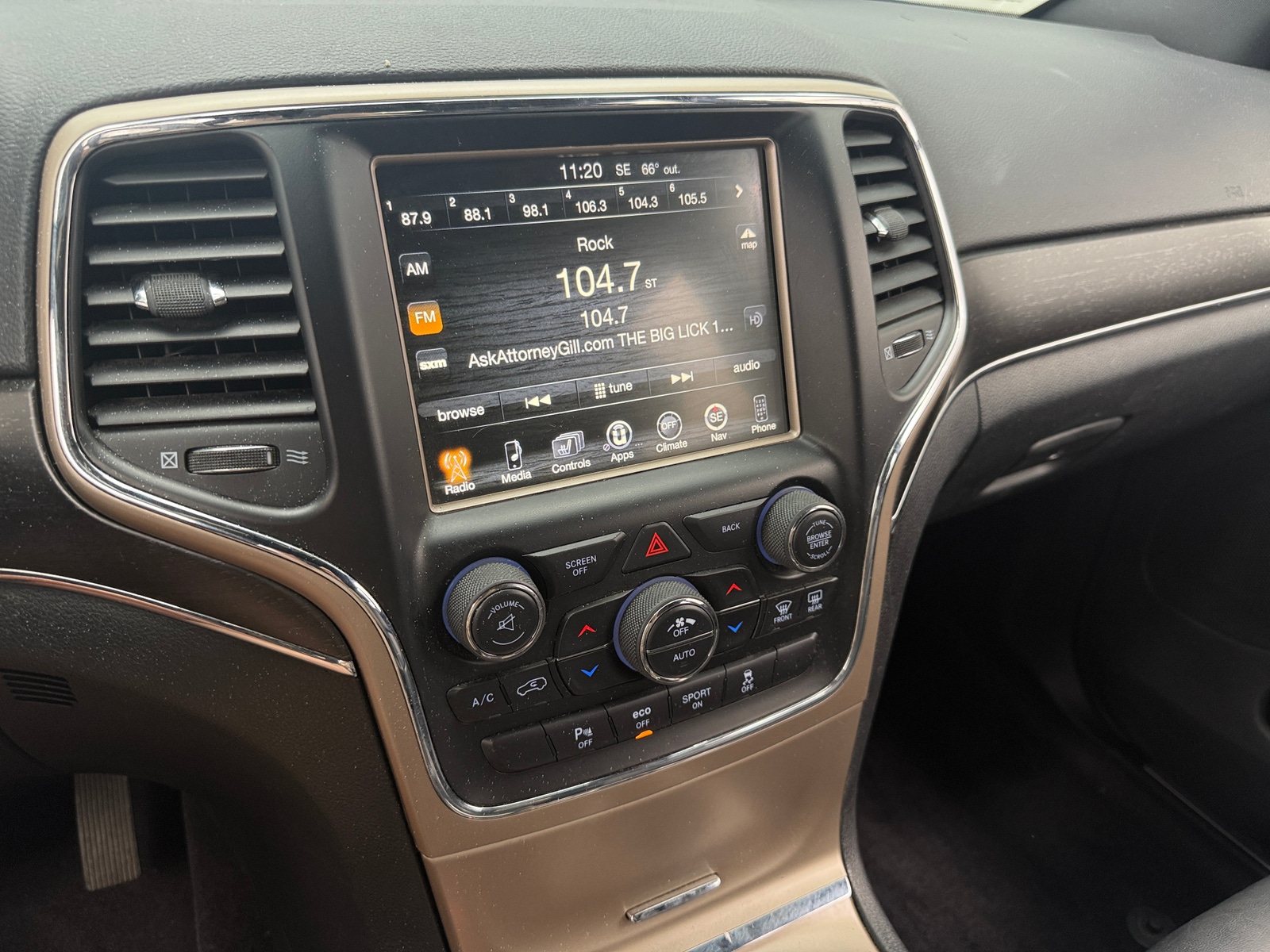 Thumbnail: 2017 Jeep Grand Cherokee - 3