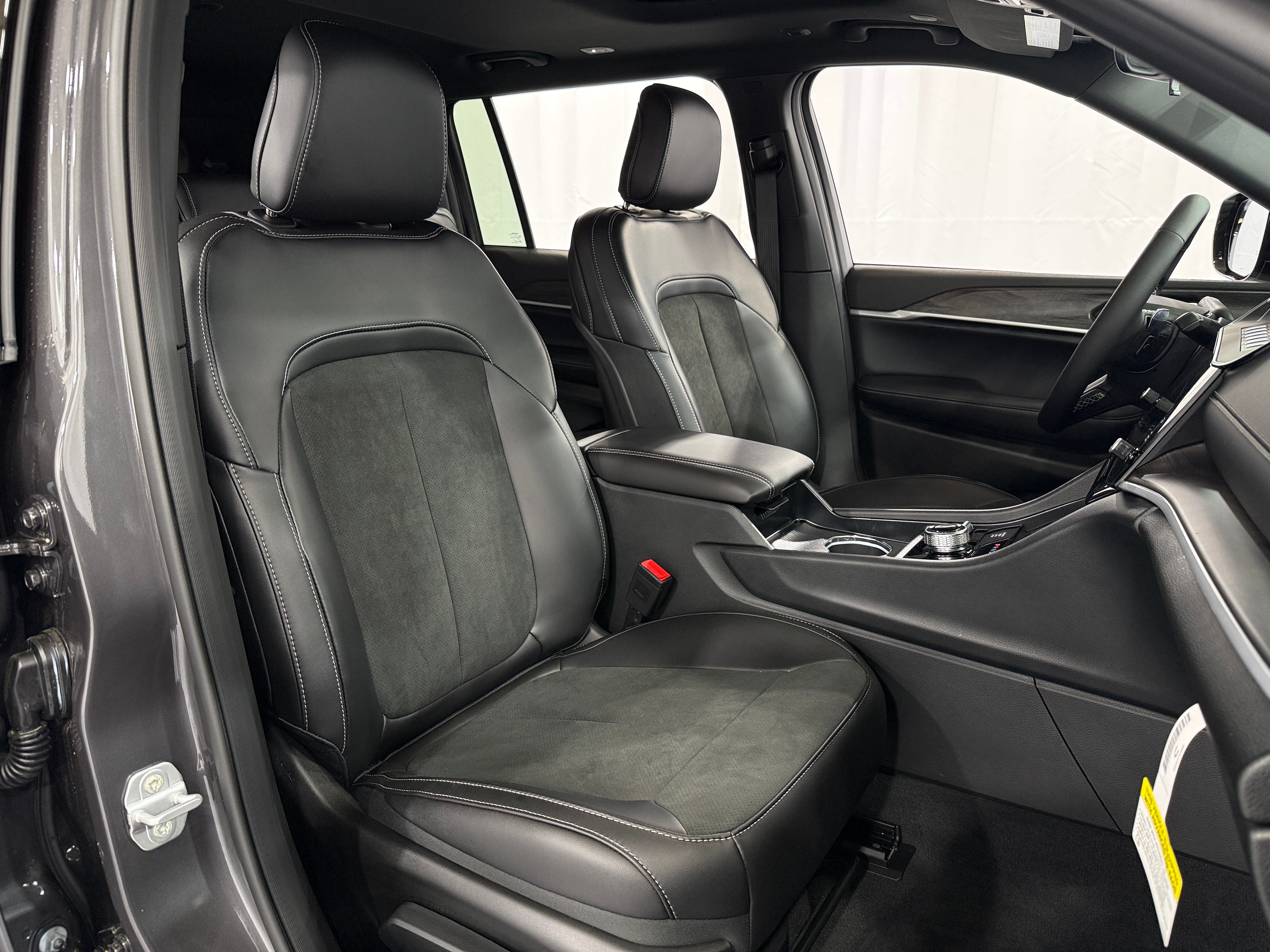 2026 Jeep Grand Cherokee L Laredo Altitude 4x4's photo