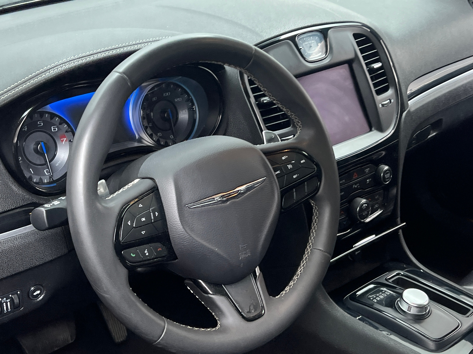 Thumbnail: 2023 Chrysler 300 - 4