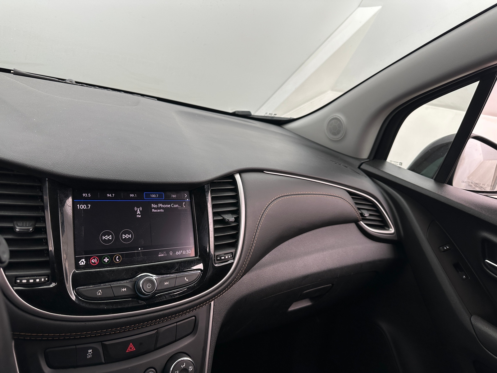 Thumbnail: 2022 Chevrolet Trax - 4