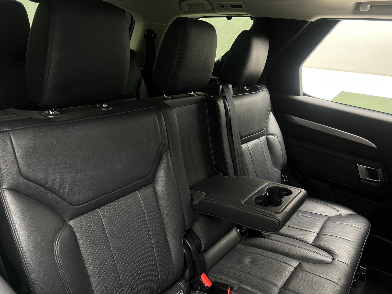 Thumbnail: 2020 Land Rover Discovery - 5