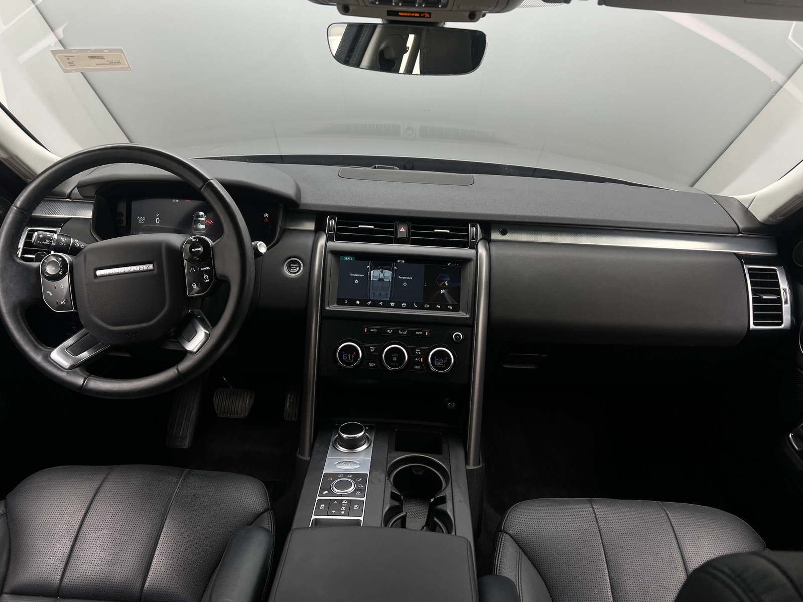 Thumbnail: 2020 Land Rover Discovery - 2