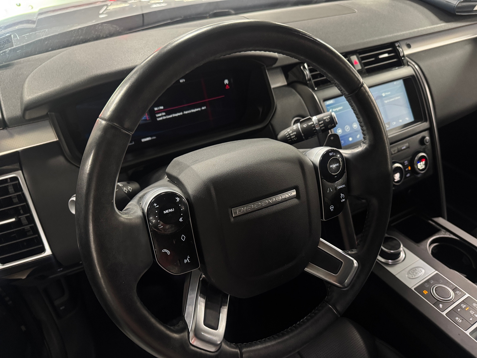 Thumbnail: 2020 Land Rover Discovery - 4