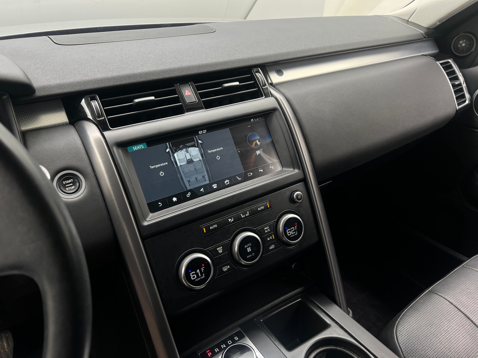 Thumbnail: 2020 Land Rover Discovery - 3