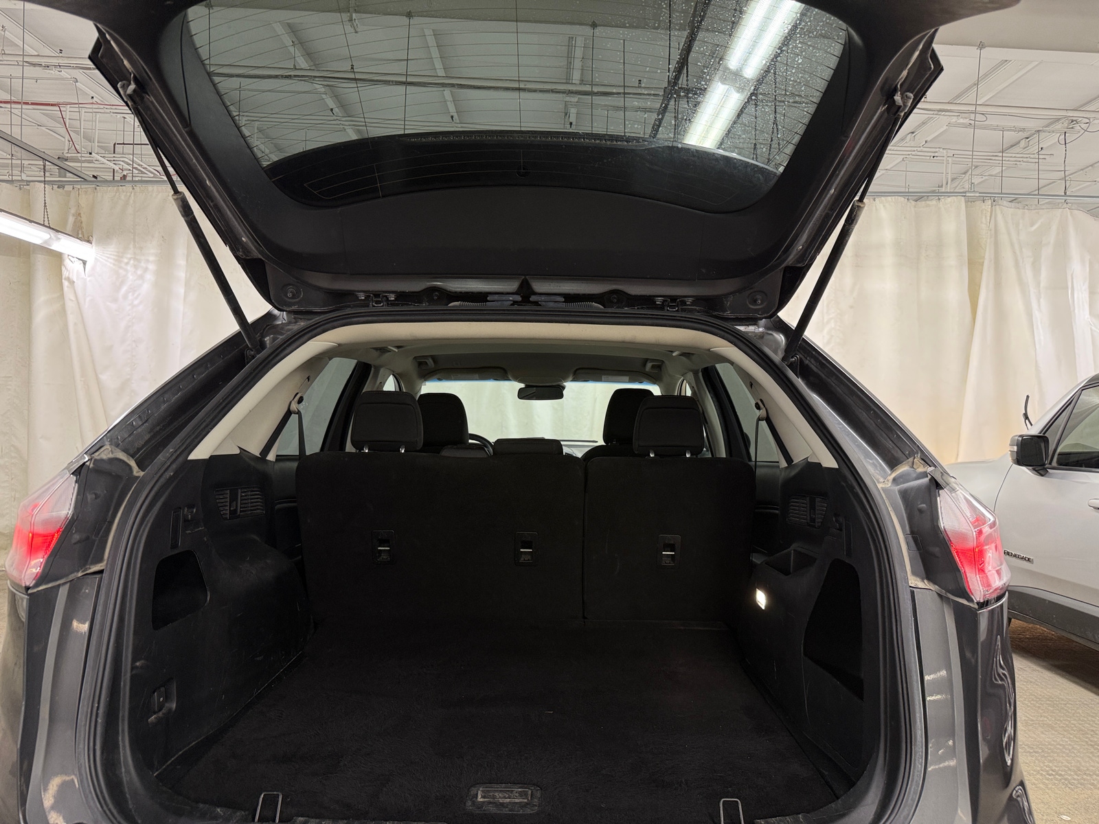 Thumbnail: 2020 Ford Edge - 7