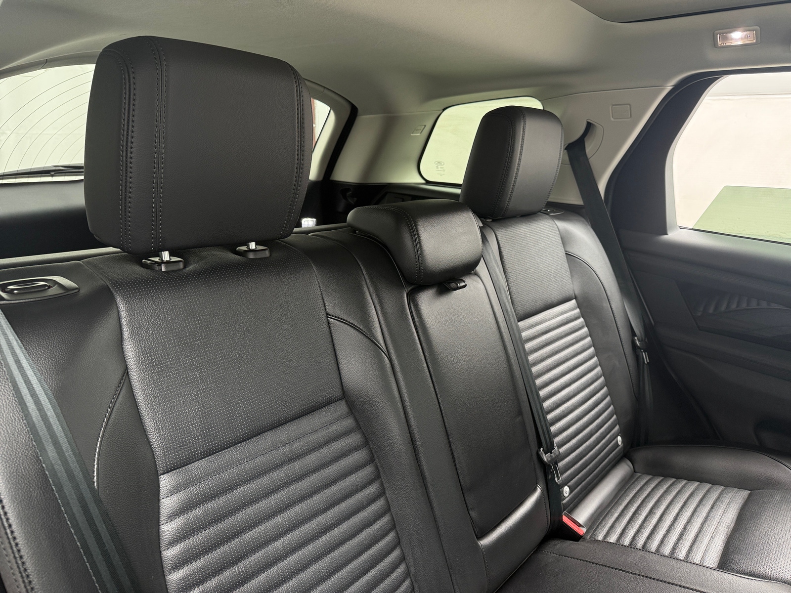 Thumbnail: 2025 Land Rover Discovery Sport - 5