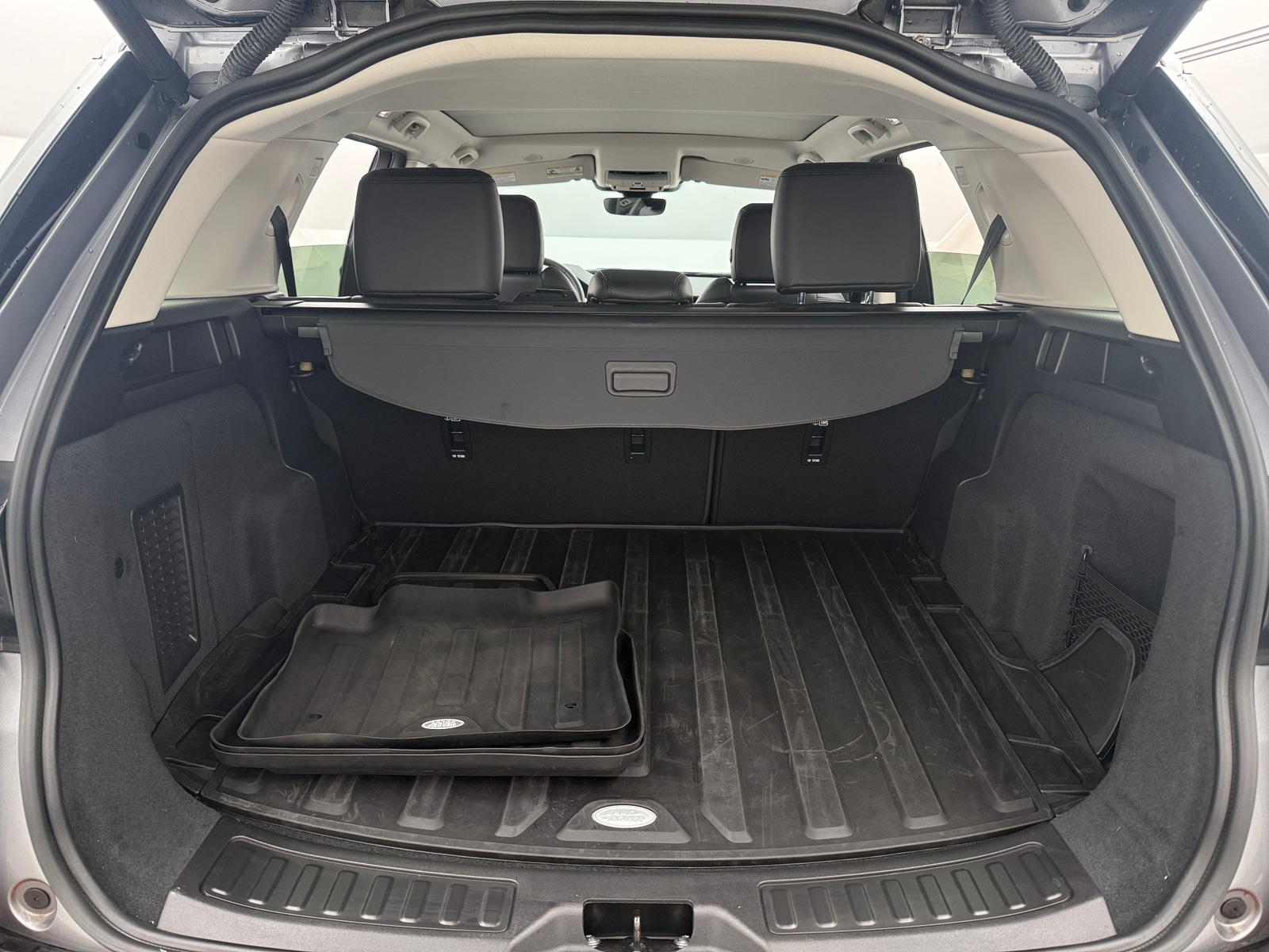 Thumbnail: 2025 Land Rover Discovery Sport - 6