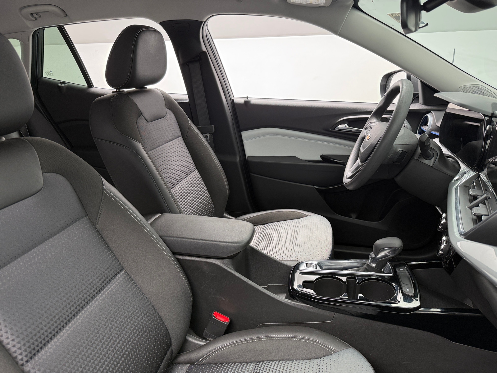 Thumbnail: 2025 Chevrolet Trax - 2