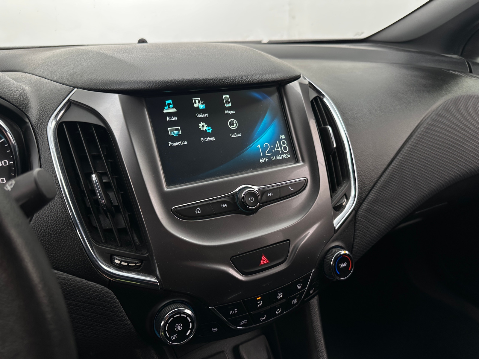 Thumbnail: 2018 Chevrolet Cruze - 4