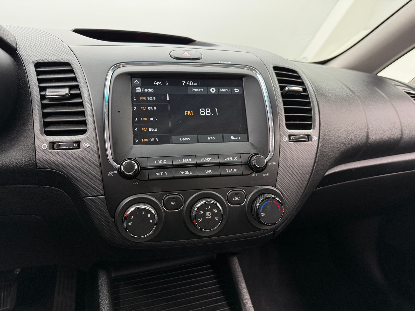 Thumbnail: 2018 Kia Forte - 4