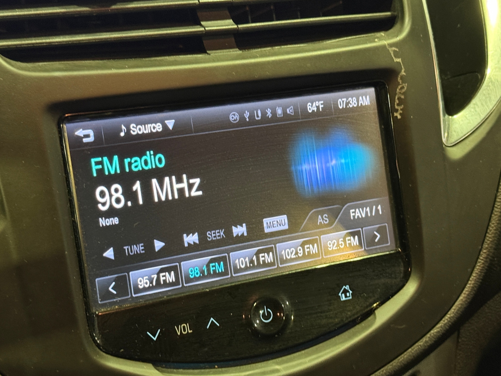 Thumbnail: 2016 Chevrolet Trax - 3