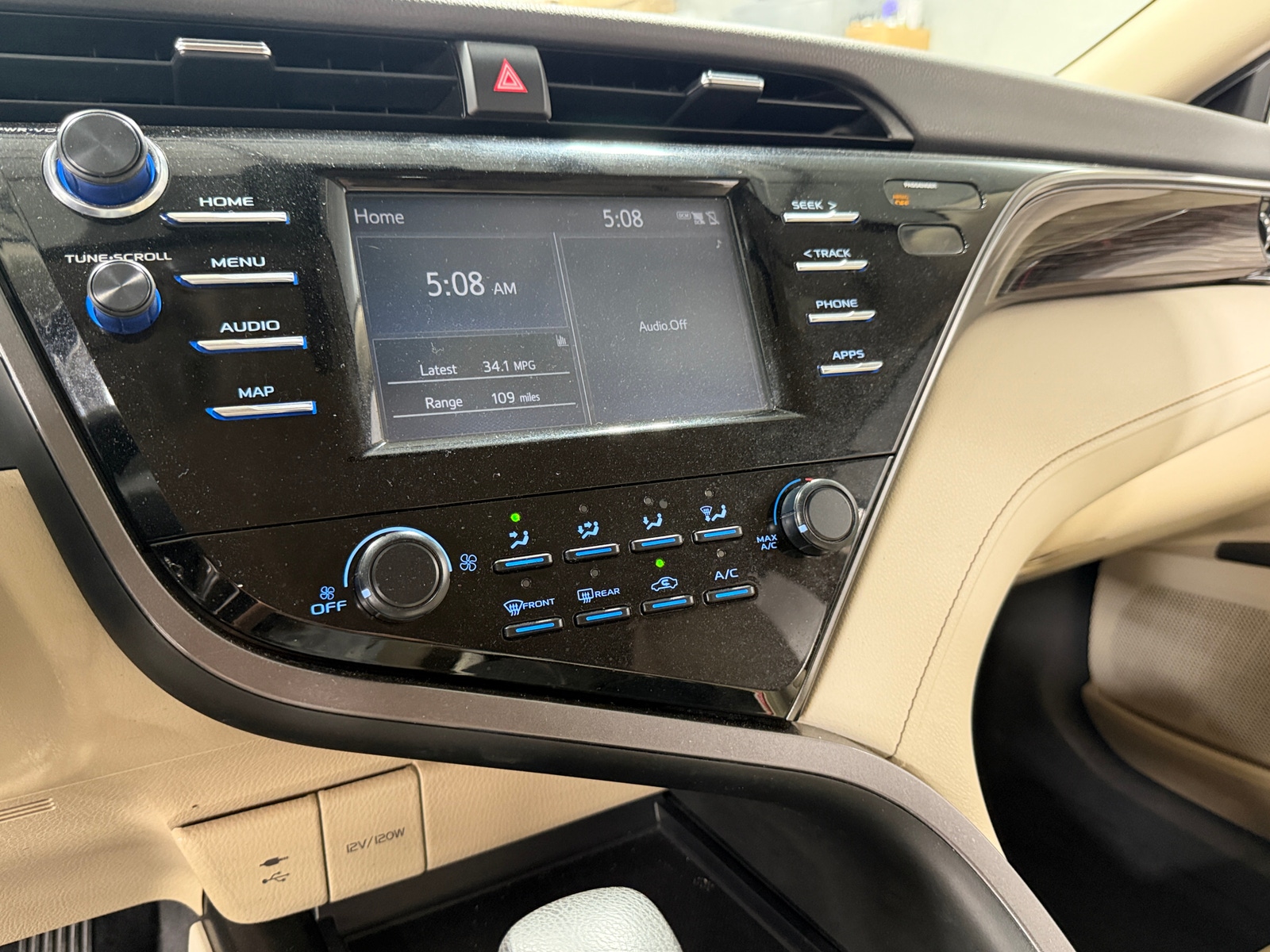 Thumbnail: 2019 Toyota Camry - 4