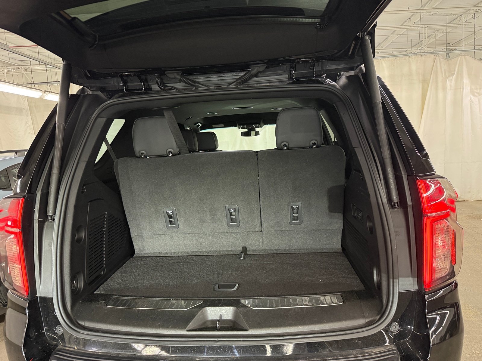 Thumbnail: 2022 Chevrolet Tahoe - 6