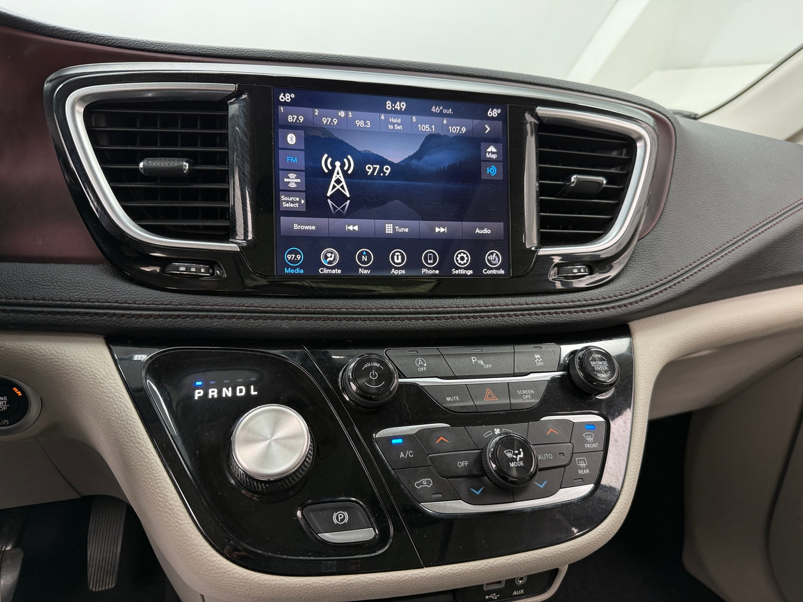 Thumbnail: 2020 Chrysler Pacifica - 3