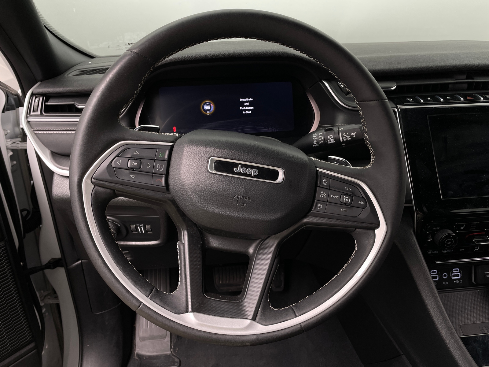 Thumbnail: 2023 Jeep Grand Cherokee L - 4
